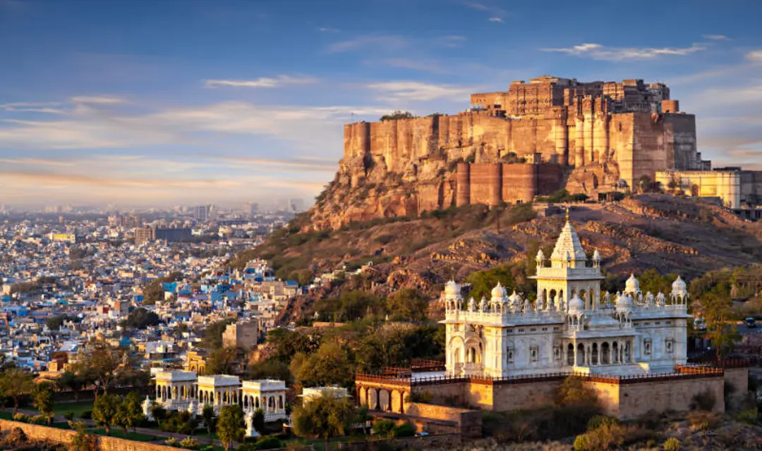 A panoramic view of the Mehrangarh Fort and surrounding area in India