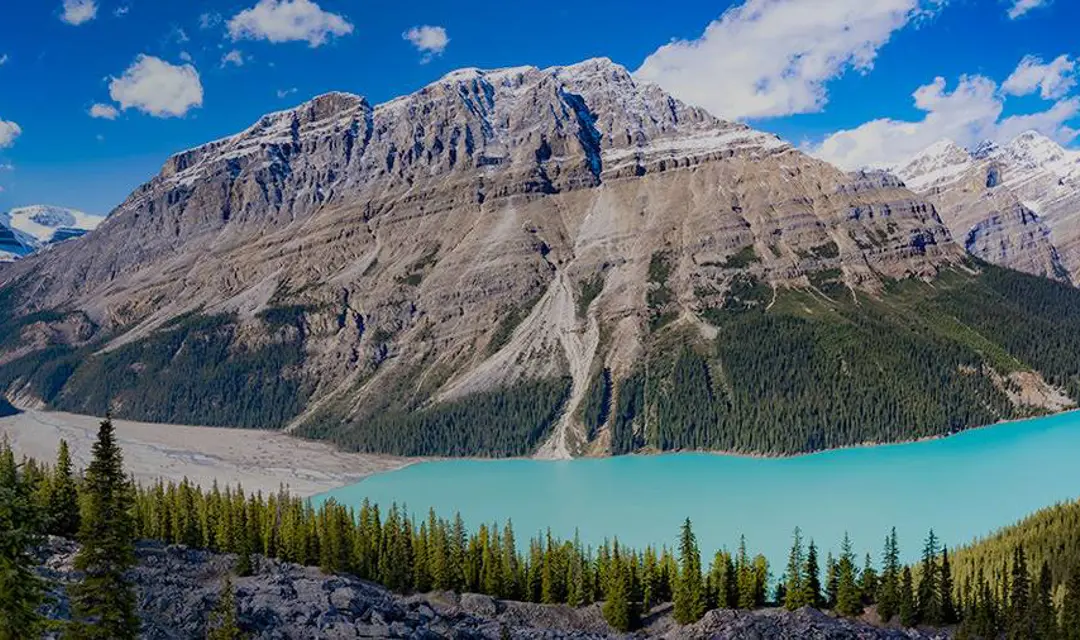 Discover the Canadian Rockies mountain range and lakes on Just You Canada tours