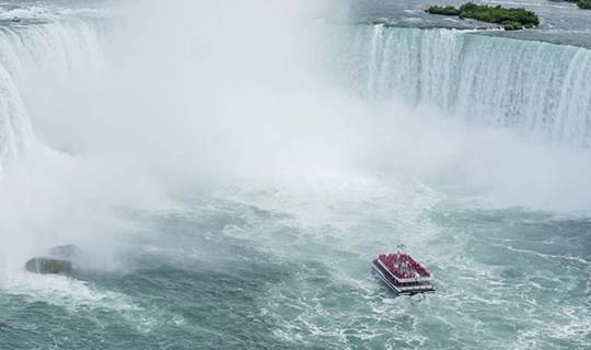 Boat at Horseshoe Falls