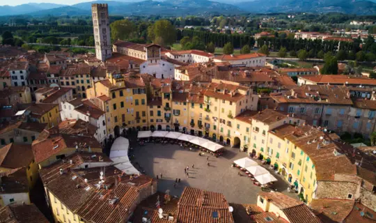 Piazza del Anfiteatro in Lucca