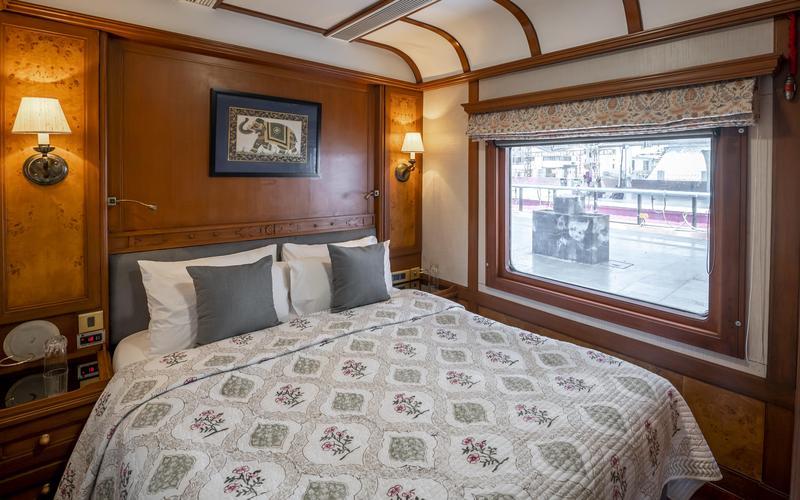 Deccan odyssey-cabin_800x500.jpg