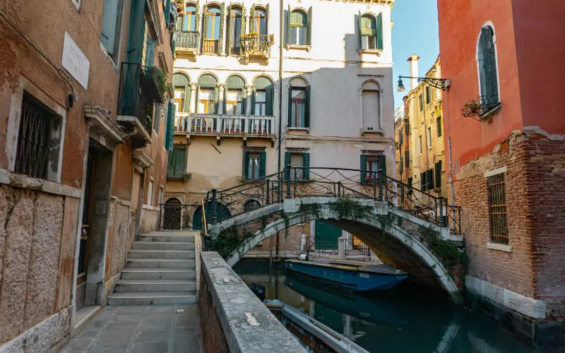 Quiet backstreet in Venice - things to do in Venice