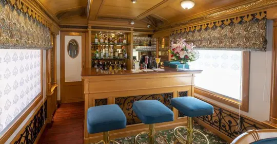 Deccan odyssey-bar_800x500.jpg