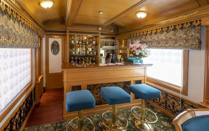 Deccan odyssey-bar_800x500.jpg