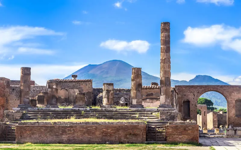 Pompeii in the sunshine - the best cities in Italy