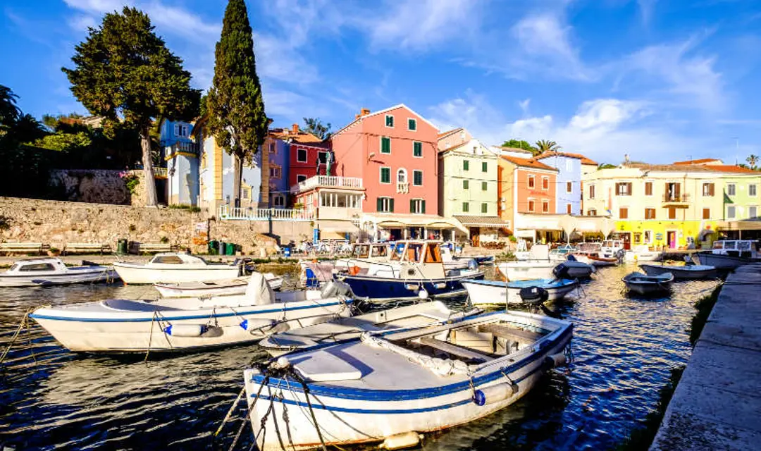 Boats in Cres on a sunny day - Croatian islands